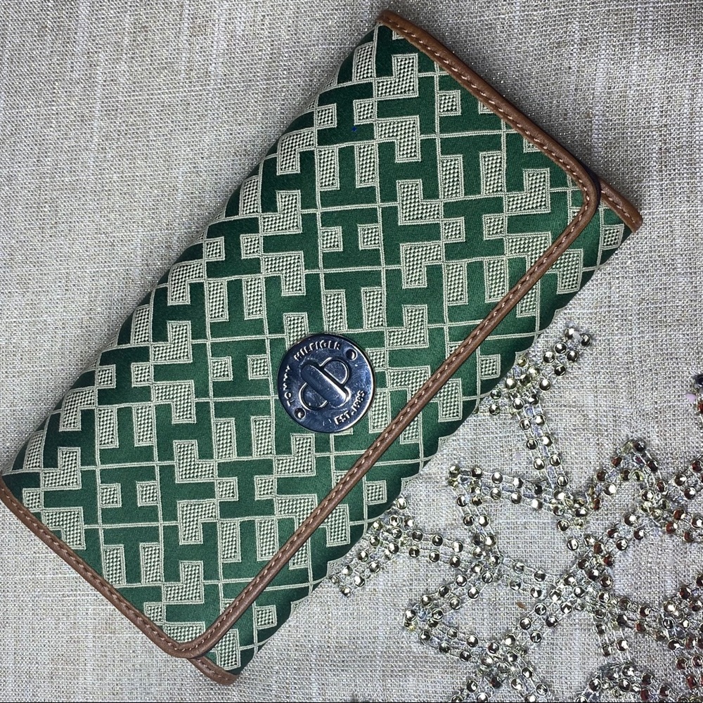 Tommy Hilfiger Women’s Wallet NWOT